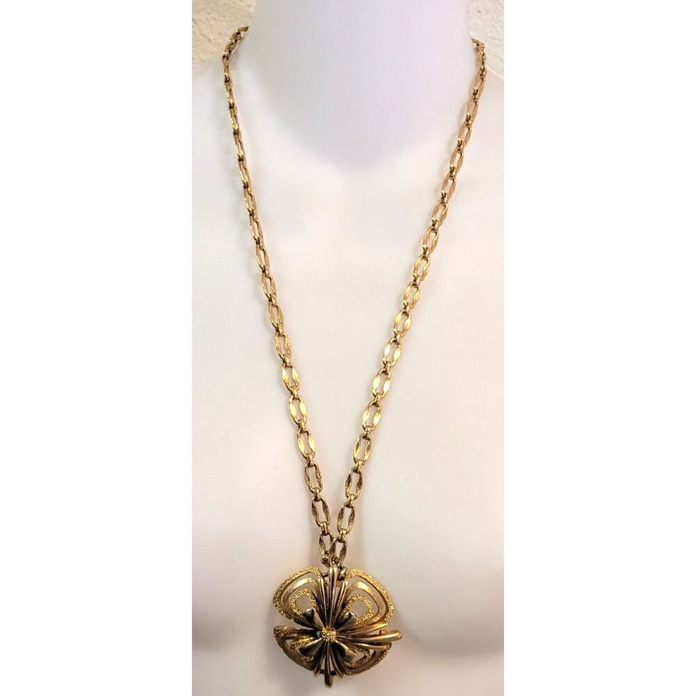 Vintage Monet Gold Tone Openwork Flower Pendant Necklace Flawed As-Is Crafting
